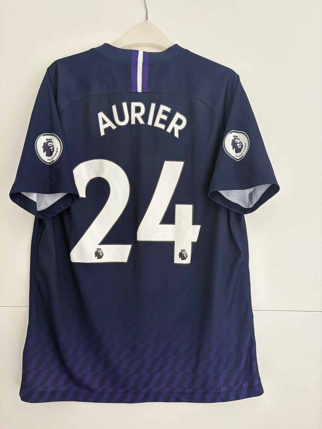 Tottenham 2019/20 Away Shirt - Aurier 24 - Large