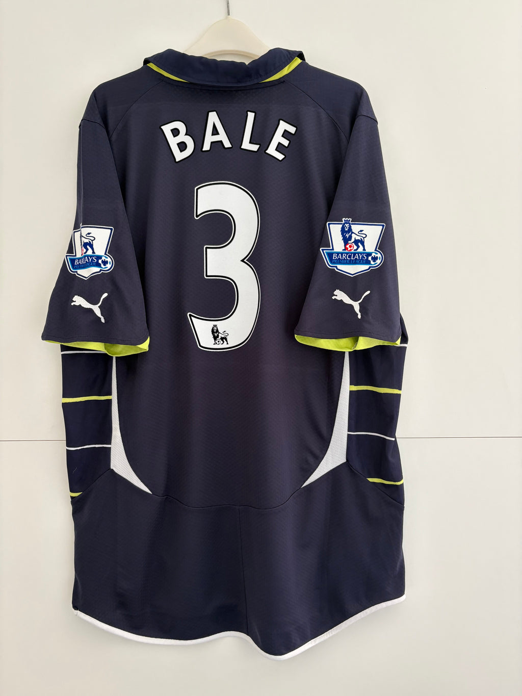 Tottenham 2010/11 Away Shirt - Bale 3 - Large