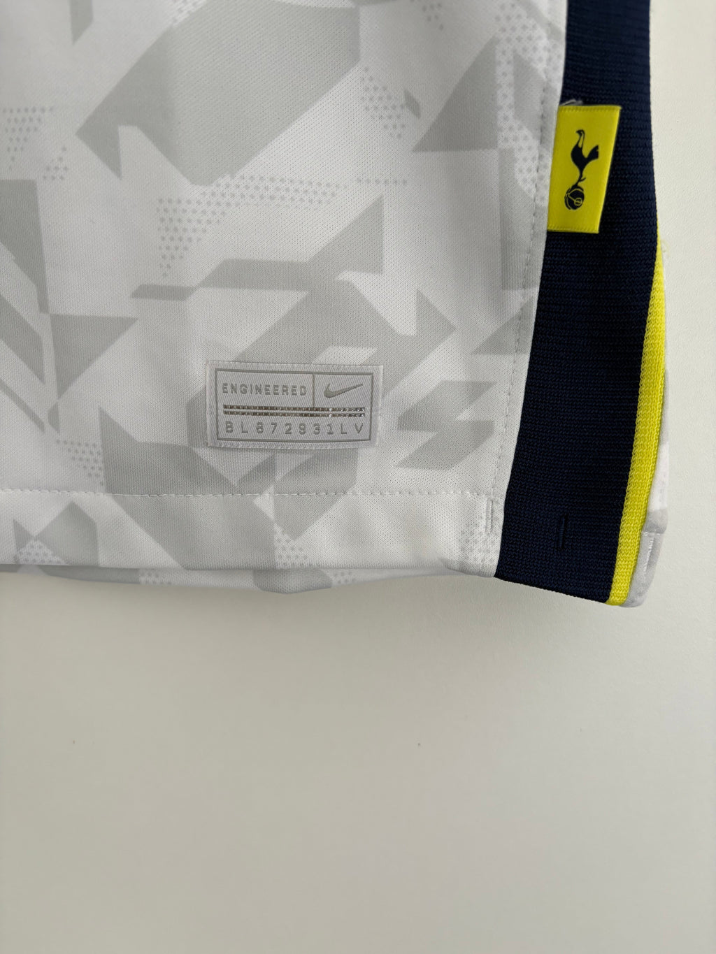 Tottenham 2020/21 Home Shirt - Højbjerg 5 - Large
