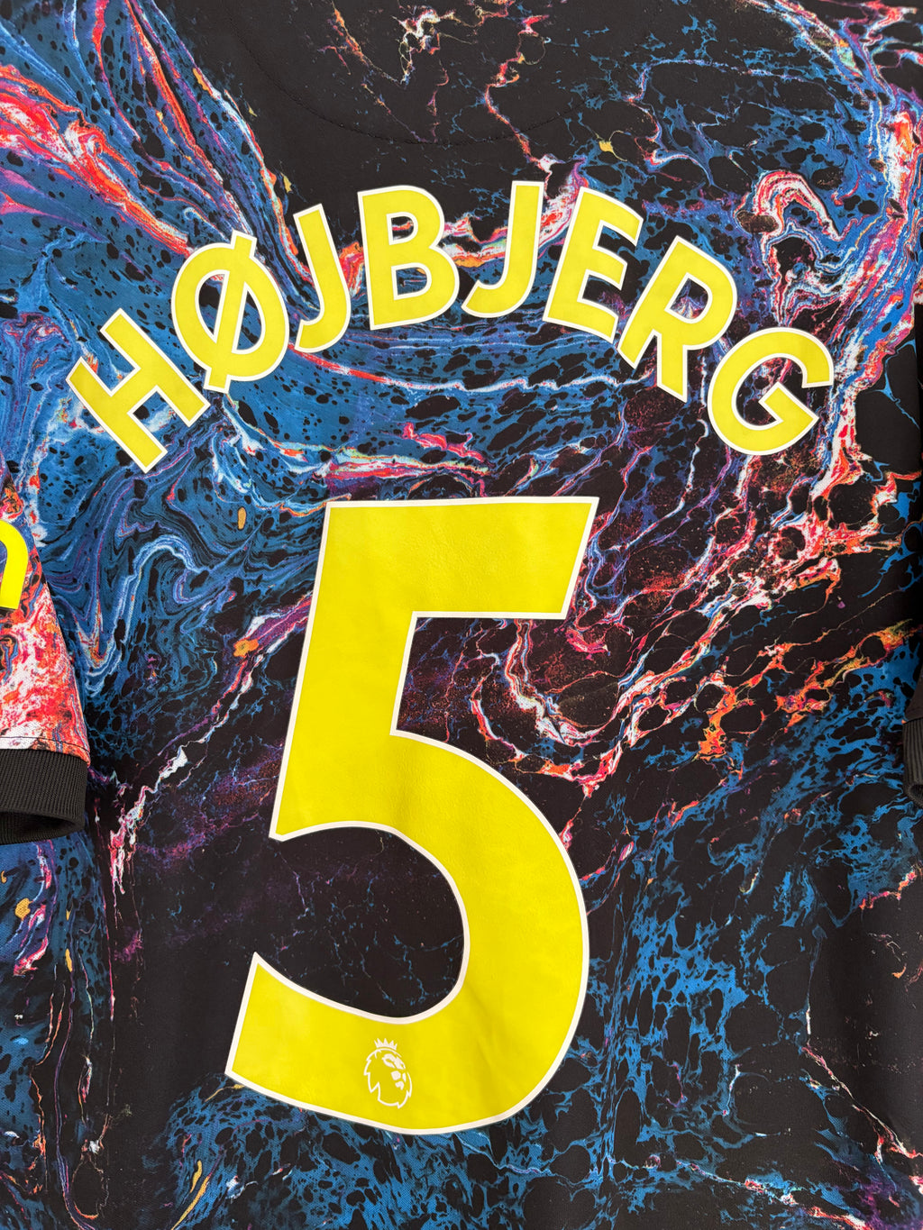 Tottenham 2021/22 Away Shirt - Hojbjerg 5 - Large