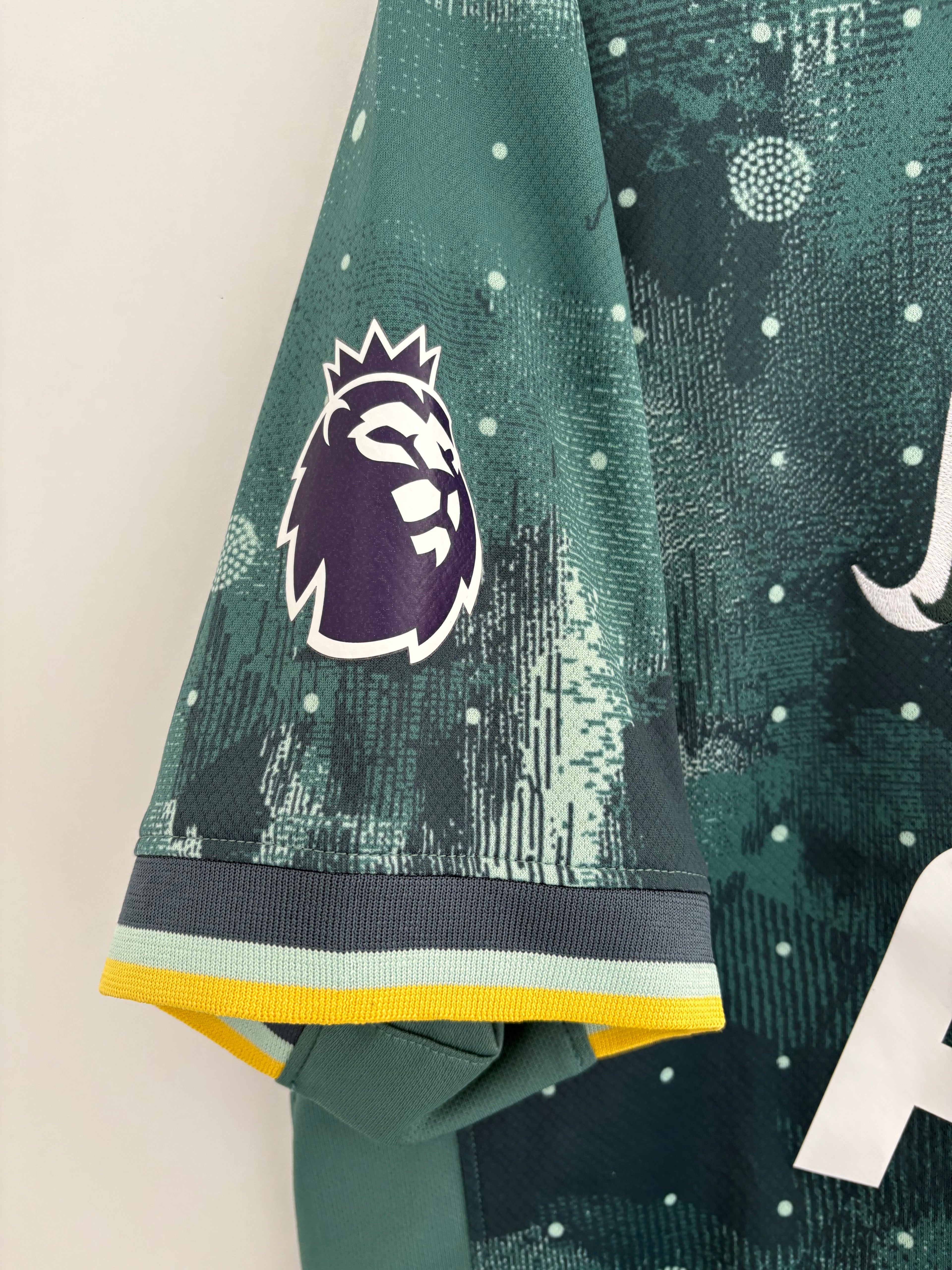 Tottenham 2024/25 Third Shirt - Van de Ven 37 - Medium