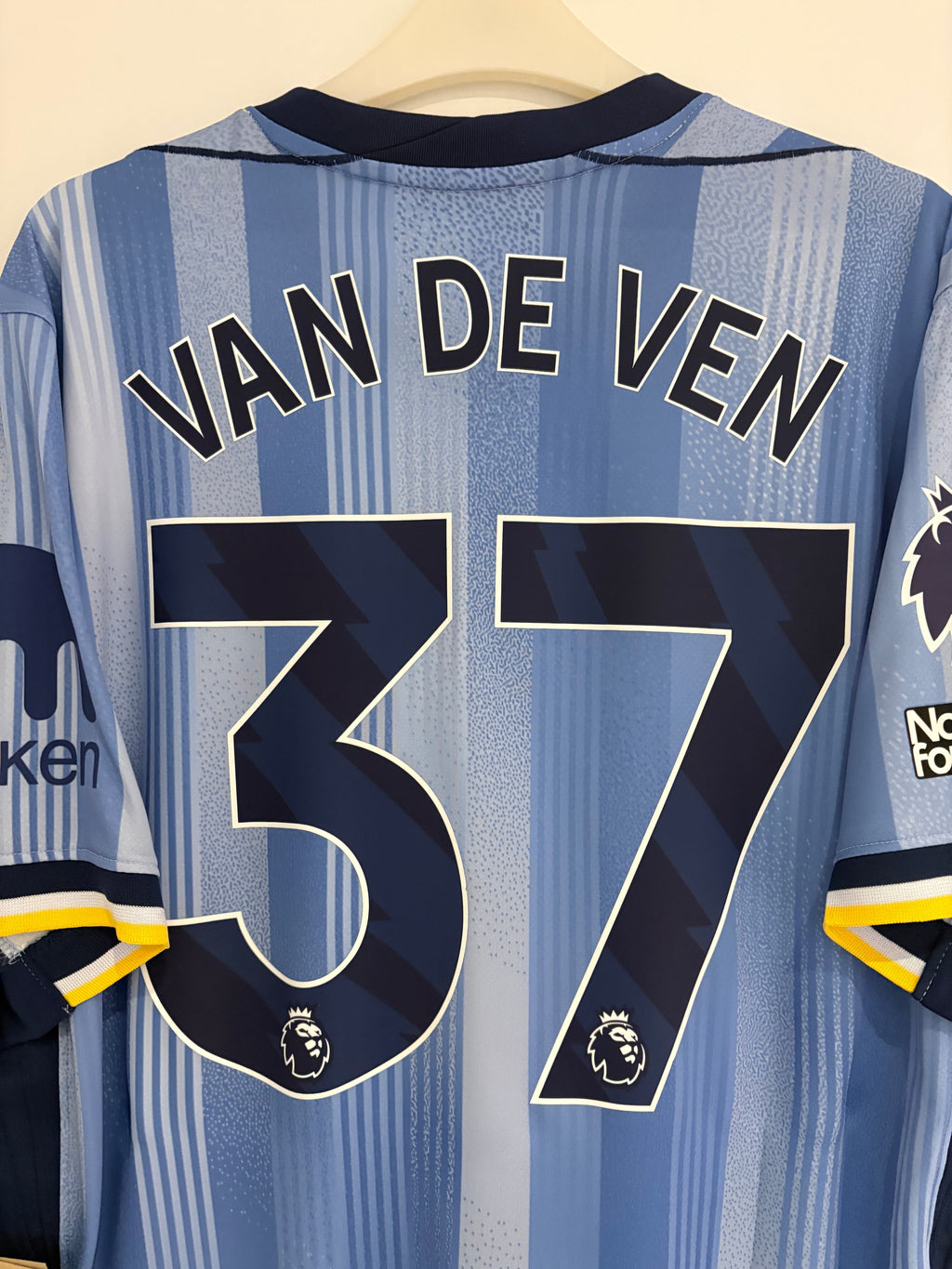 Tottenham 2024/25 Away Shirt - Van de Ven 37 - Large