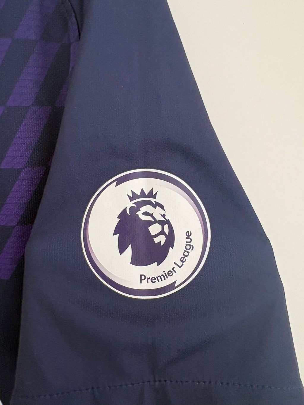 Tottenham 2019/20 Away Shirt - Aurier 24 - Large