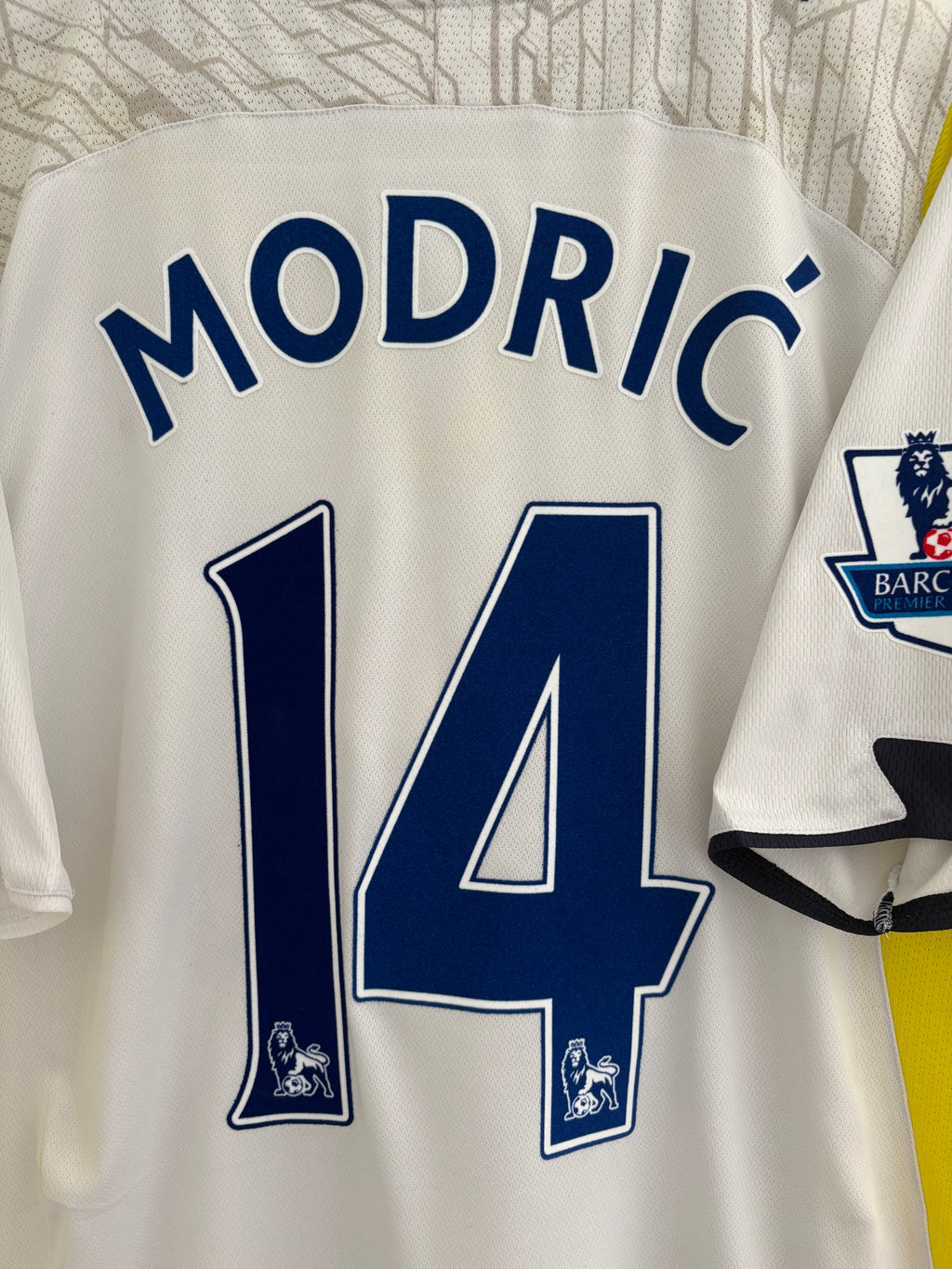 Tottenham 2009/10 Home Shirt - Modrić 14 - Large