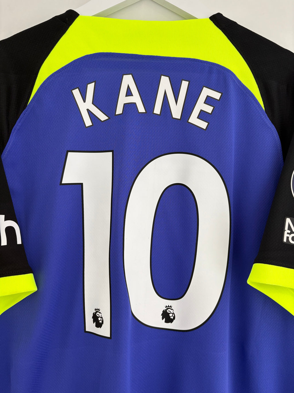 Tottenham 2022/23 Away Shirt - Kane 10 - Large