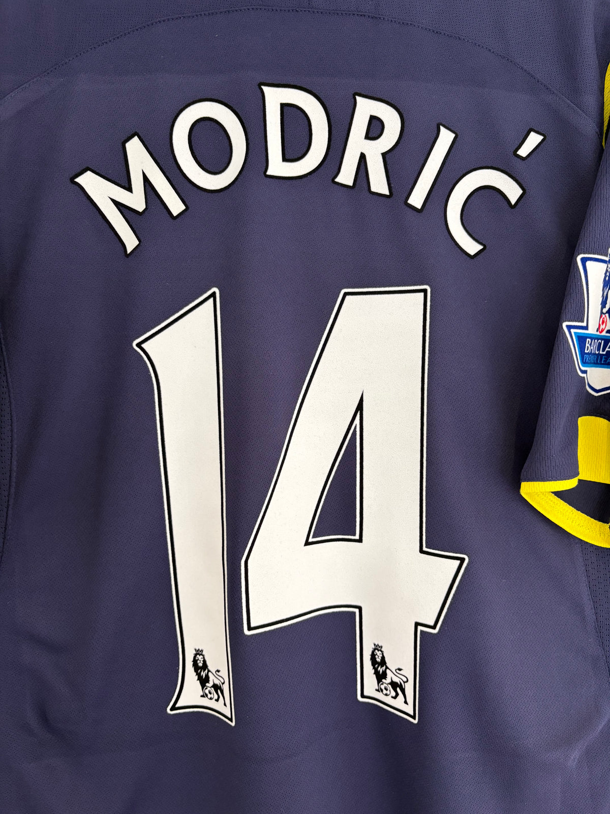 Tottenham 2009/10 Away Shirt - Modrić 14 - Medium